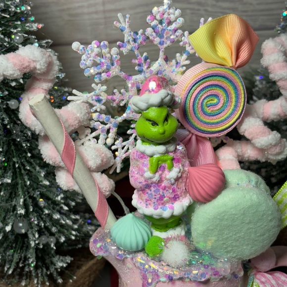 COPY - Candyland Grinch pitcher decor - Picture 2 of 2